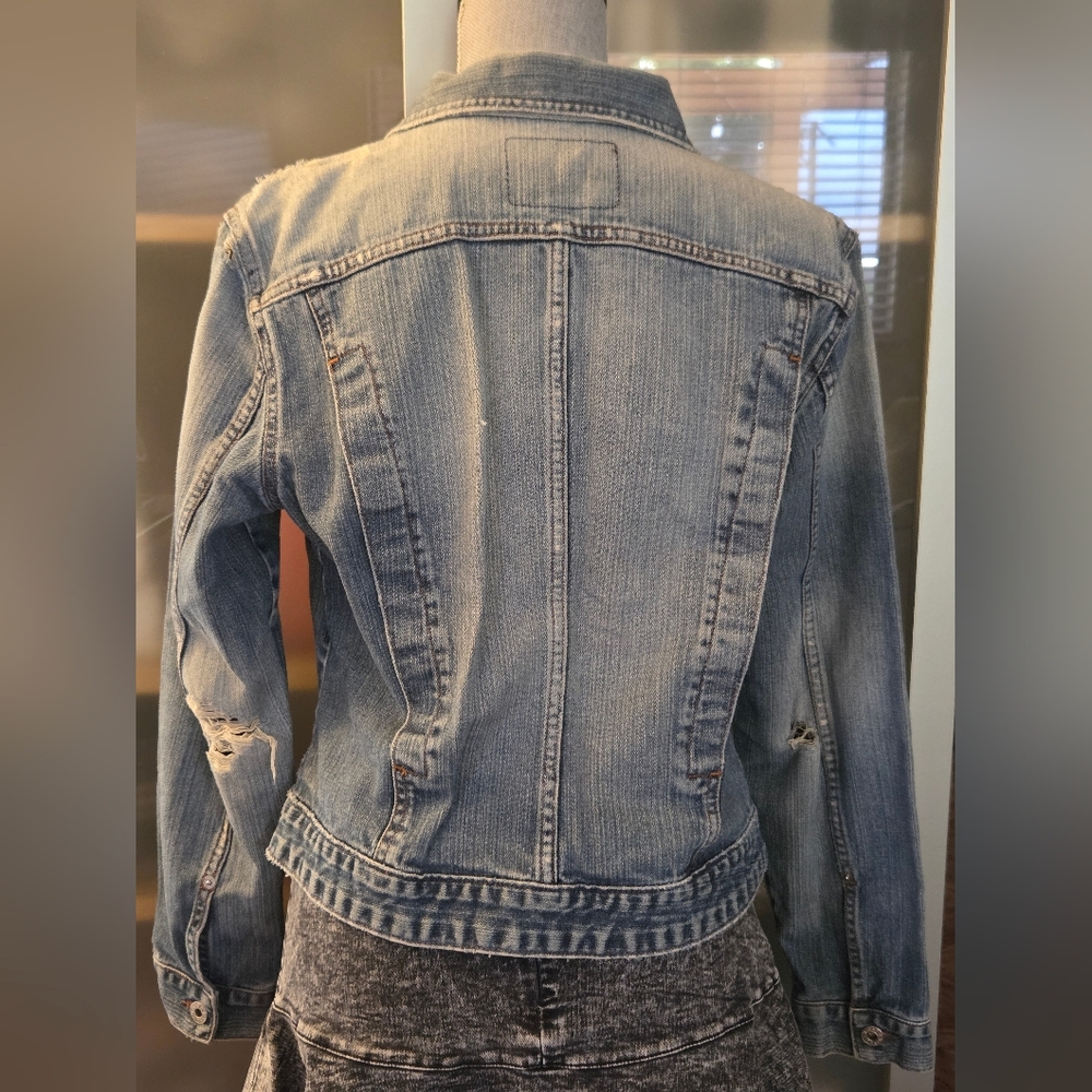 Guess Light Ripped Blue Denim Jacket In Excellent Condition! - Picture 2 of 11